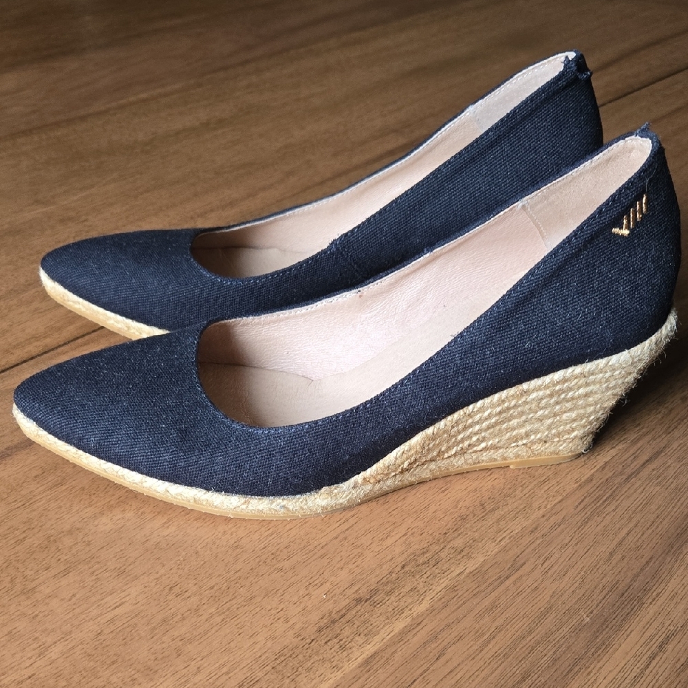 Viscata Black Canvas Espadrilles